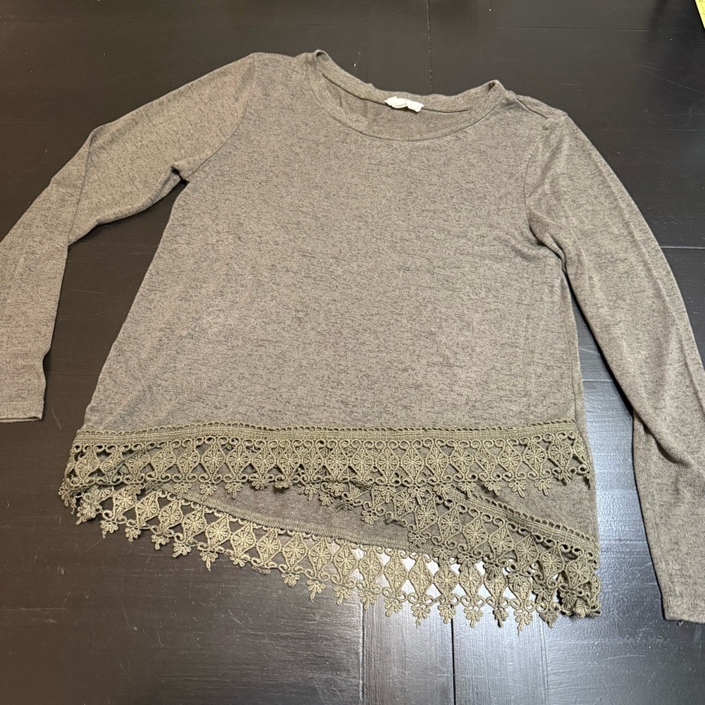 HAVE brand Women's Green  Lace Hem Top‎